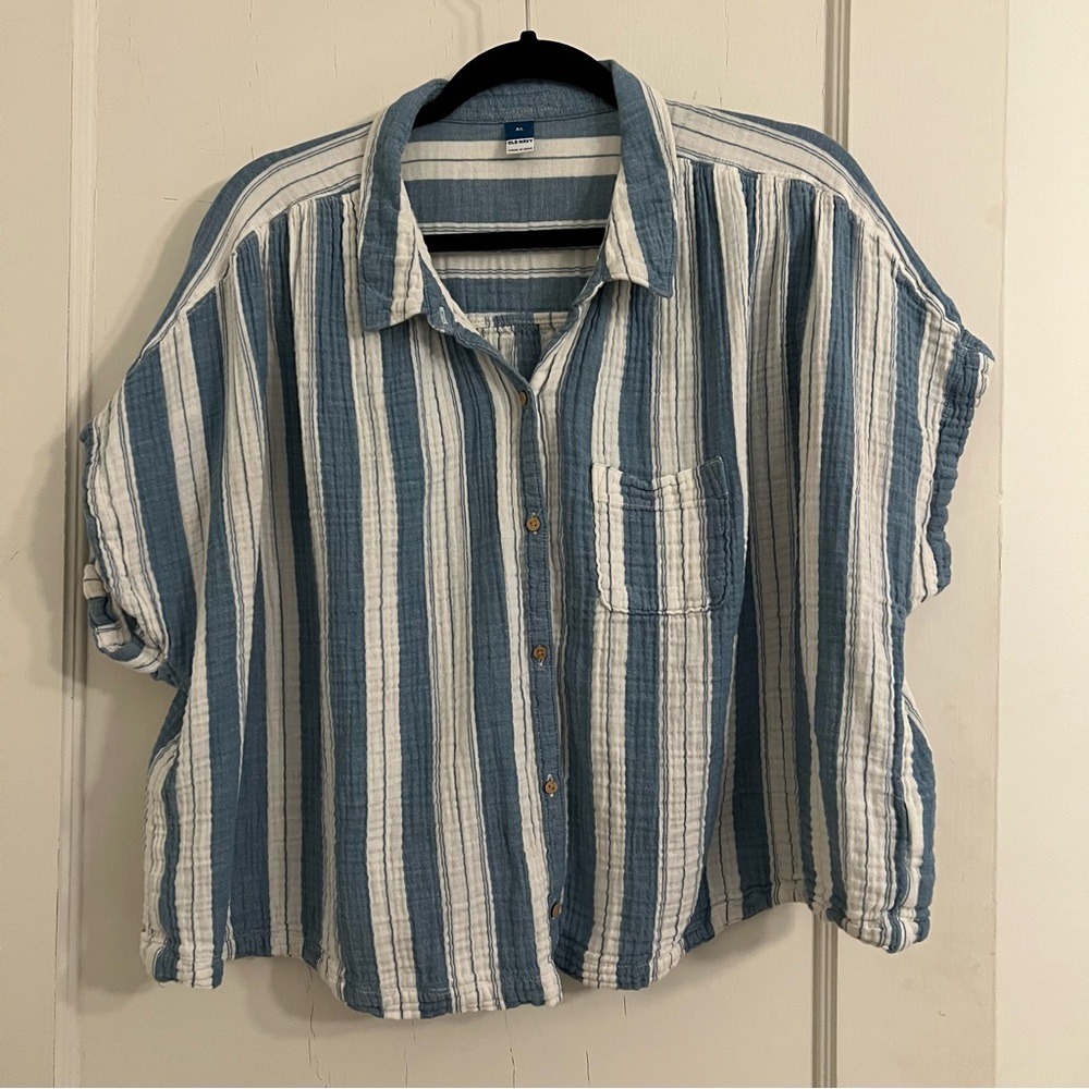 Short sleeve button down top stripped crepe material
